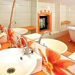 Large Holiday Home, Summer Pool, Sauna, Whirlpool Tatil Evi