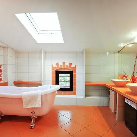 Large Holiday Home, Summer Pool, Sauna, Whirlpool Sasino