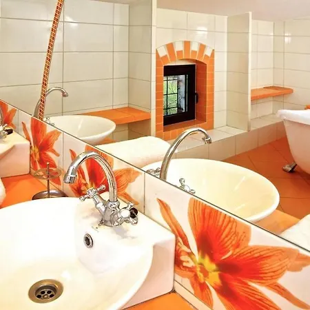 Large Holiday Home, Summer Pool, Sauna, Whirlpool Ferienhaus