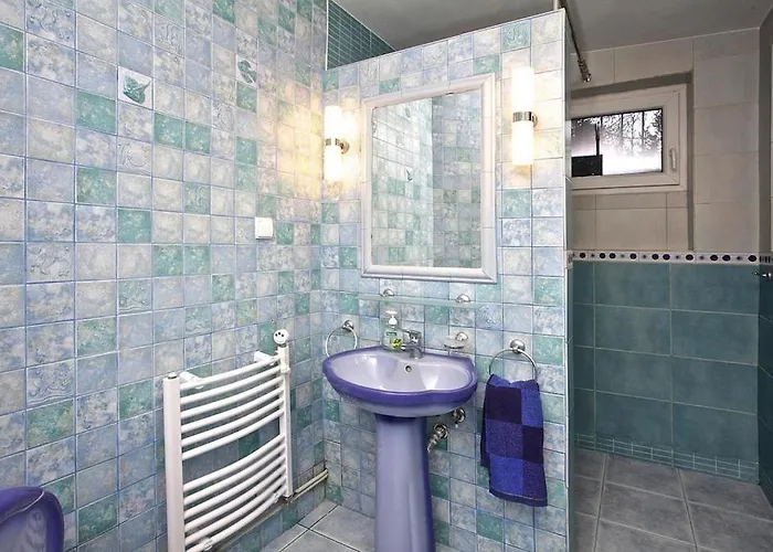 Large Holiday Home, Summer Pool, Sauna, Whirlpool * Sasino